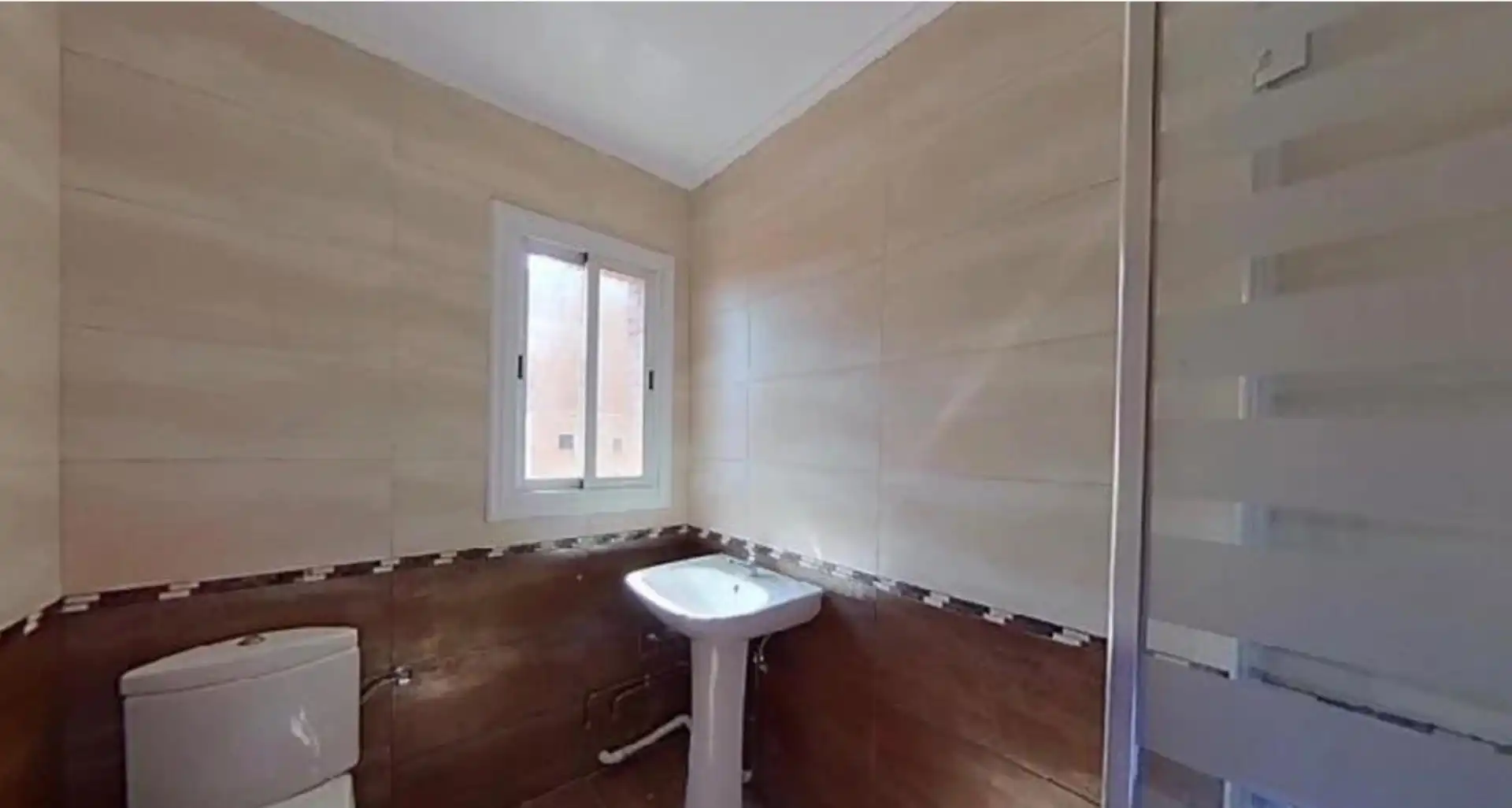 Bathroom of Flat for sale in Sabadell