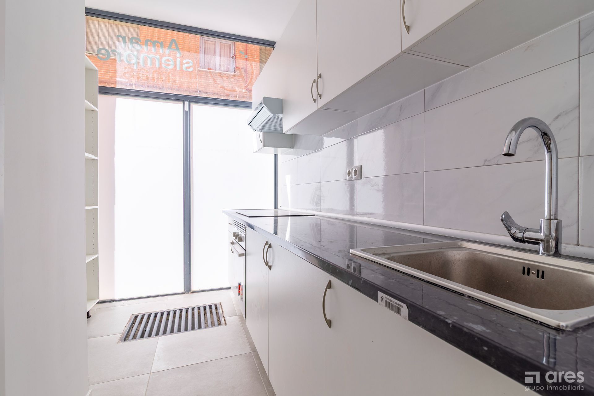 Kitchen of Duplex for sale in  Madrid Capital