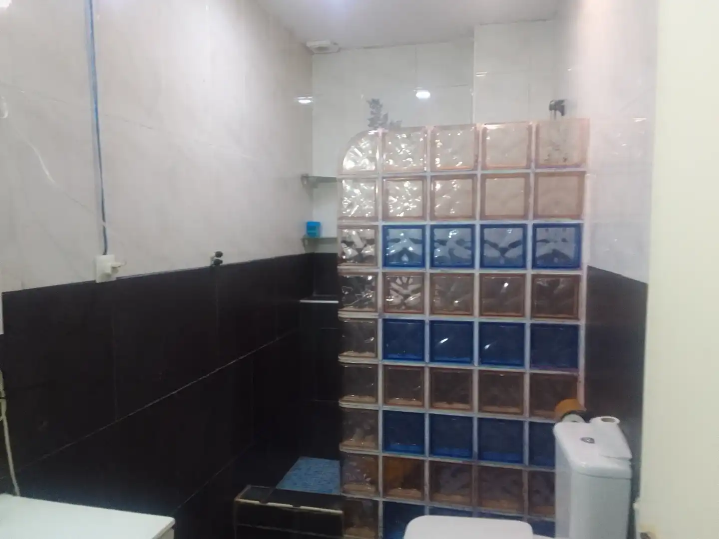 Bany de Casa adosada en venda en Badalona amb Balcó
