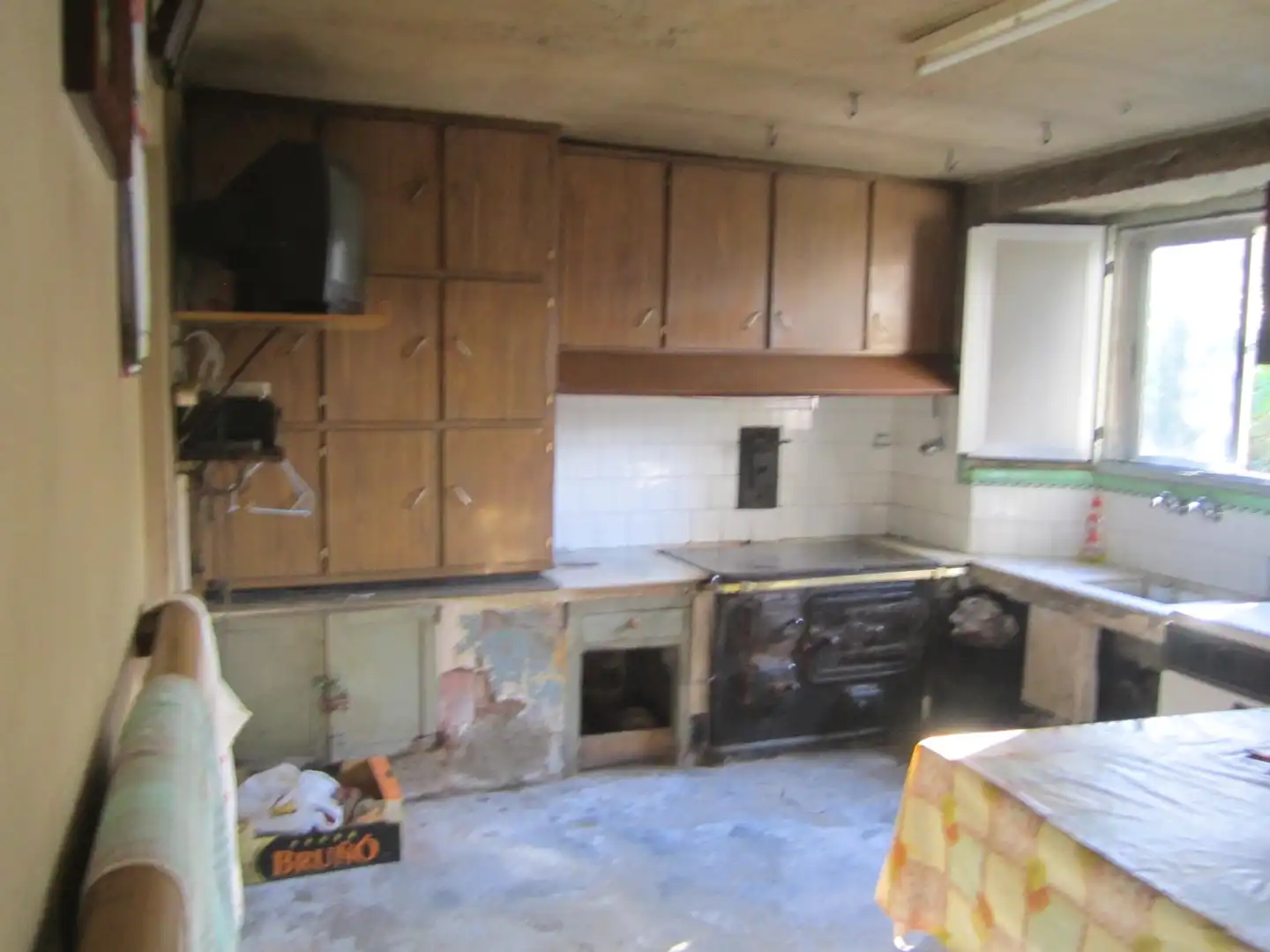 Cuina de Casa o xalet en venda en Monfero amb Jardí privat, Terrassa i Traster