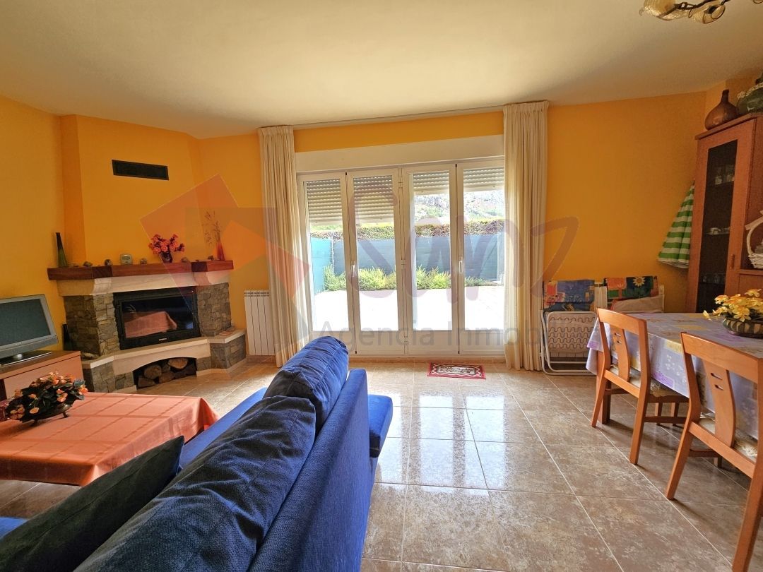 Sala de estar de Casa adosada en venta en Lagunilla del Jubera con Calefacción, Jardín privado y Terraza