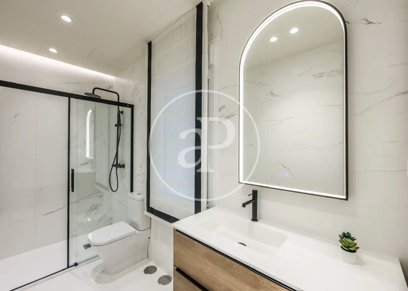 Badezimmer von Wohnung zum Verkauf in Madrid mit Klimaanlage, Heizung und Möbliert