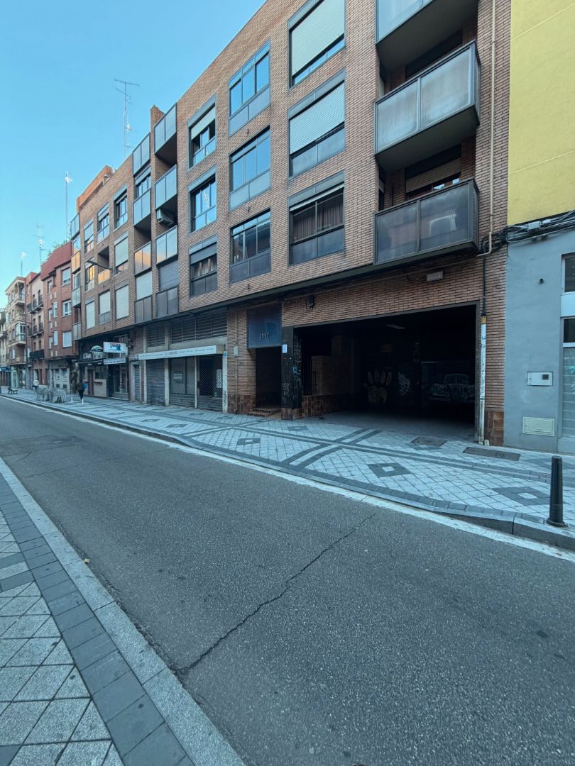 Vista exterior de Garaje de alquiler en Valladolid Capital