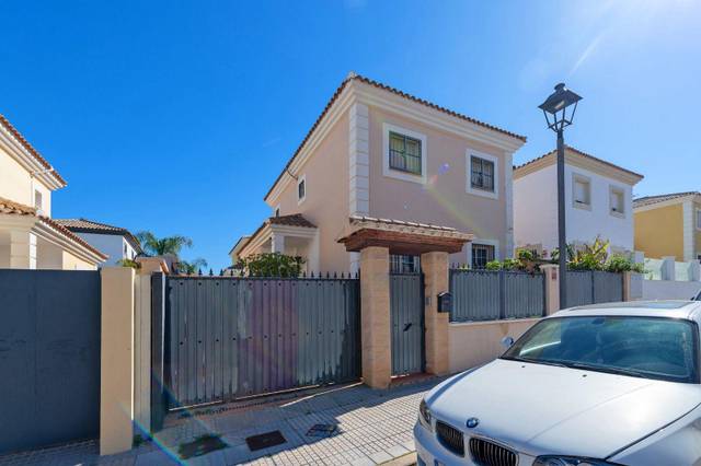 Casa-chalet en Venta en Capellanía - Retamar