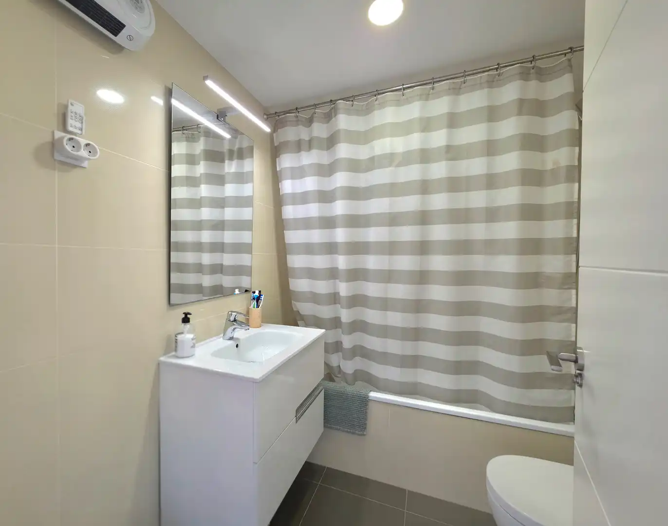 Piso con terraza en venta en Maestro José Garberí Serrano 11, imagen 34