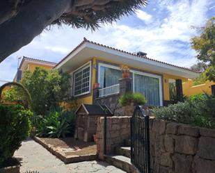 Vista exterior de Casa o xalet de lloguer en Santa Brígida amb Terrassa i Piscina