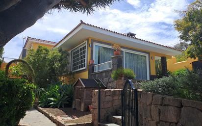 Vista exterior de Casa o xalet de lloguer en Santa Brígida amb Terrassa i Piscina