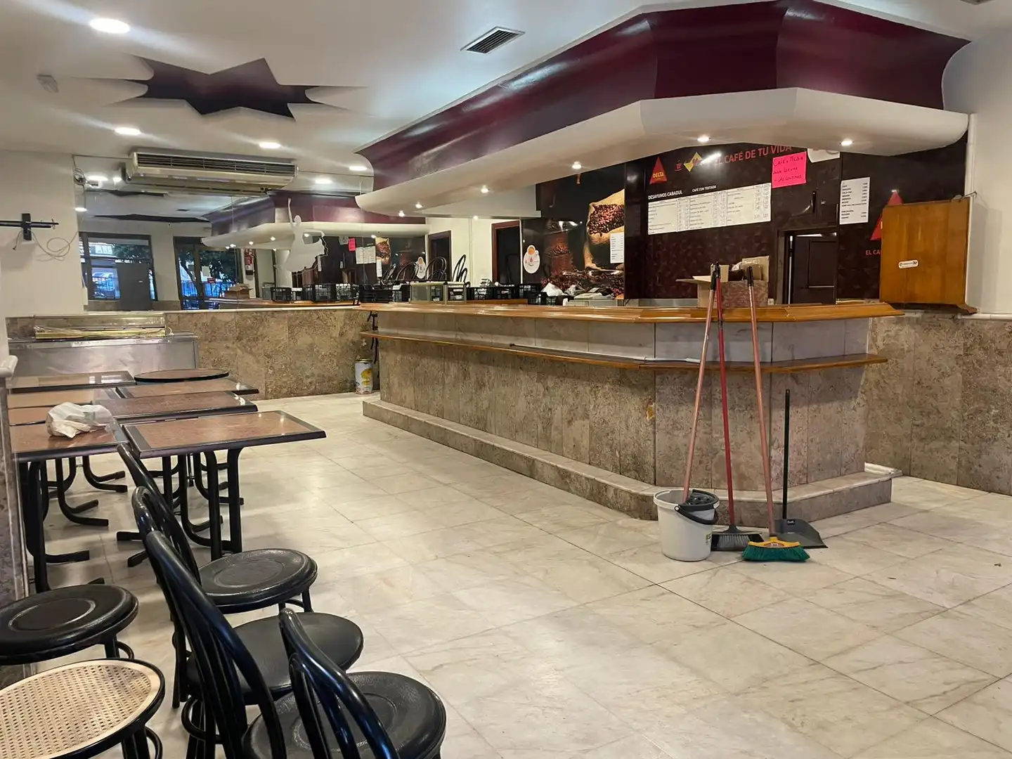 Local comercial en venda a Avenida Tomás Romero de Castilla, imagen 2