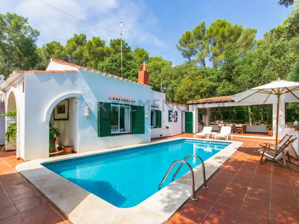 Vista exterior de Casa o xalet en venda en Es Mercadal amb Aire condicionat i Piscina