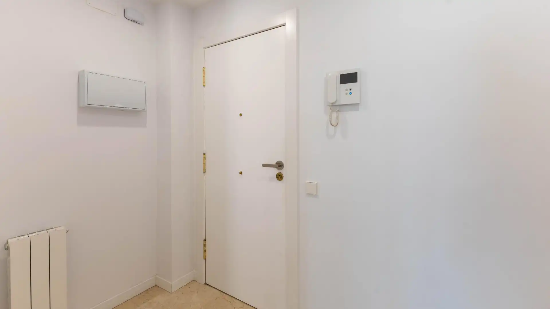 Wohnung zum Verkauf in Barcelona mit Klimaanlage, Heizung und Terrasse