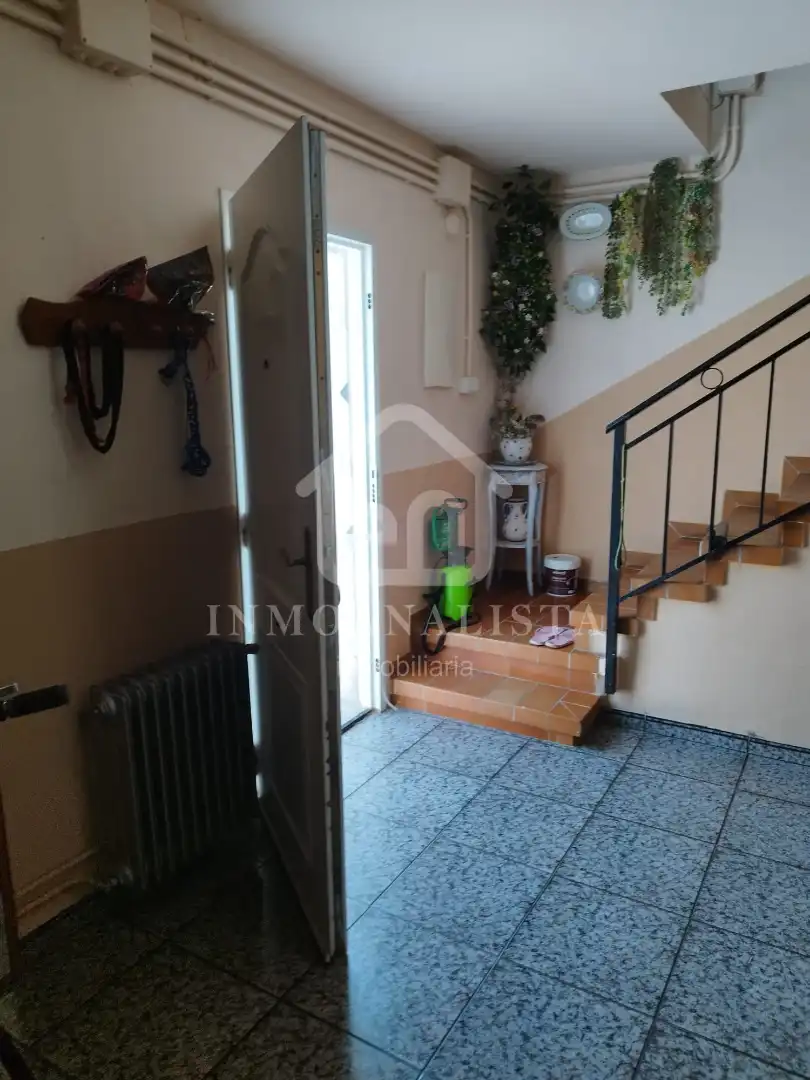 Houses for sale in Requena  with Air Conditioner, Terrace and Storage room