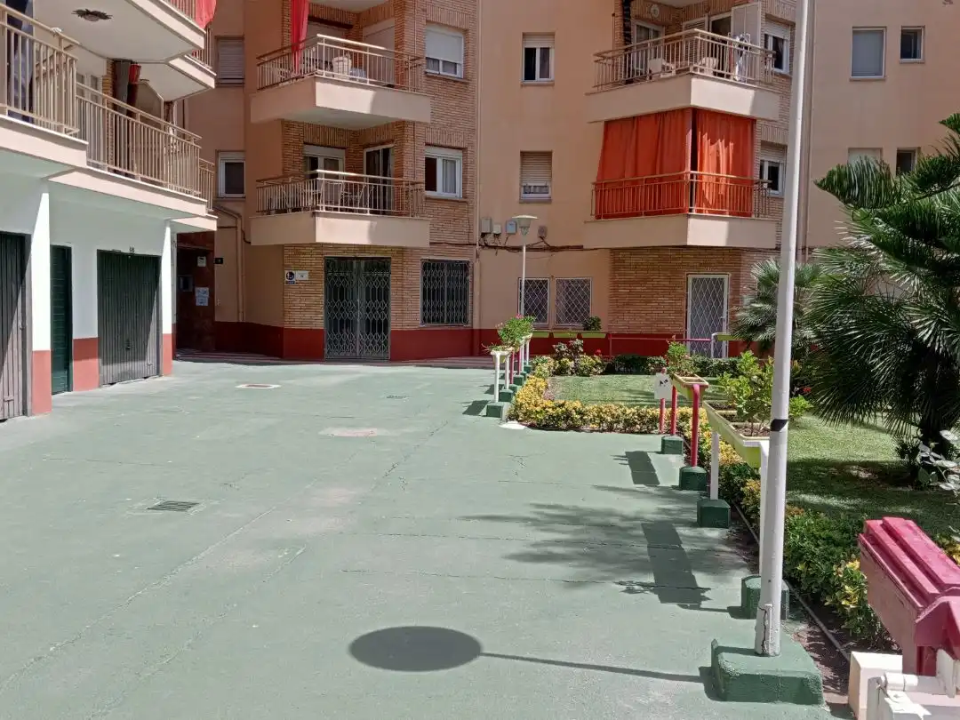 Business premises for sale in emili vendrell 3, imagen 3