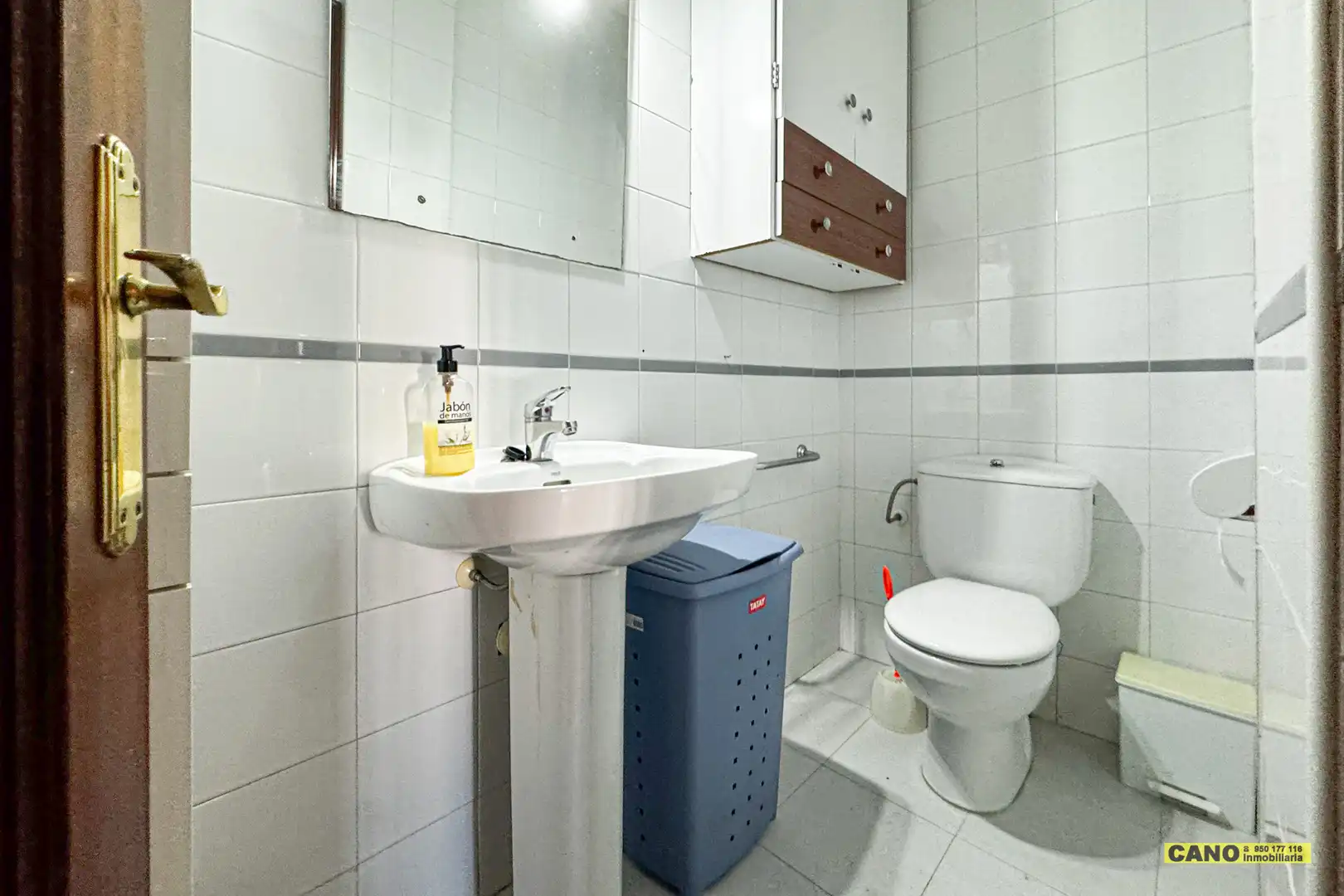 Baño de Piso en venta en Almería con Terraza y Trastero