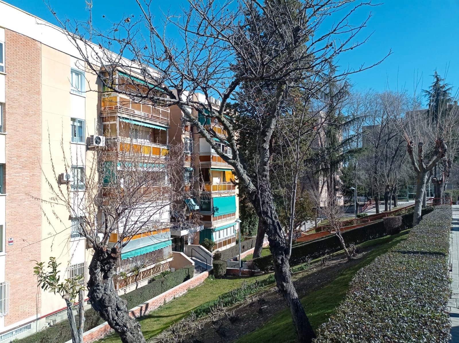 Vista exterior de Pis en venda en Coslada amb Calefacció