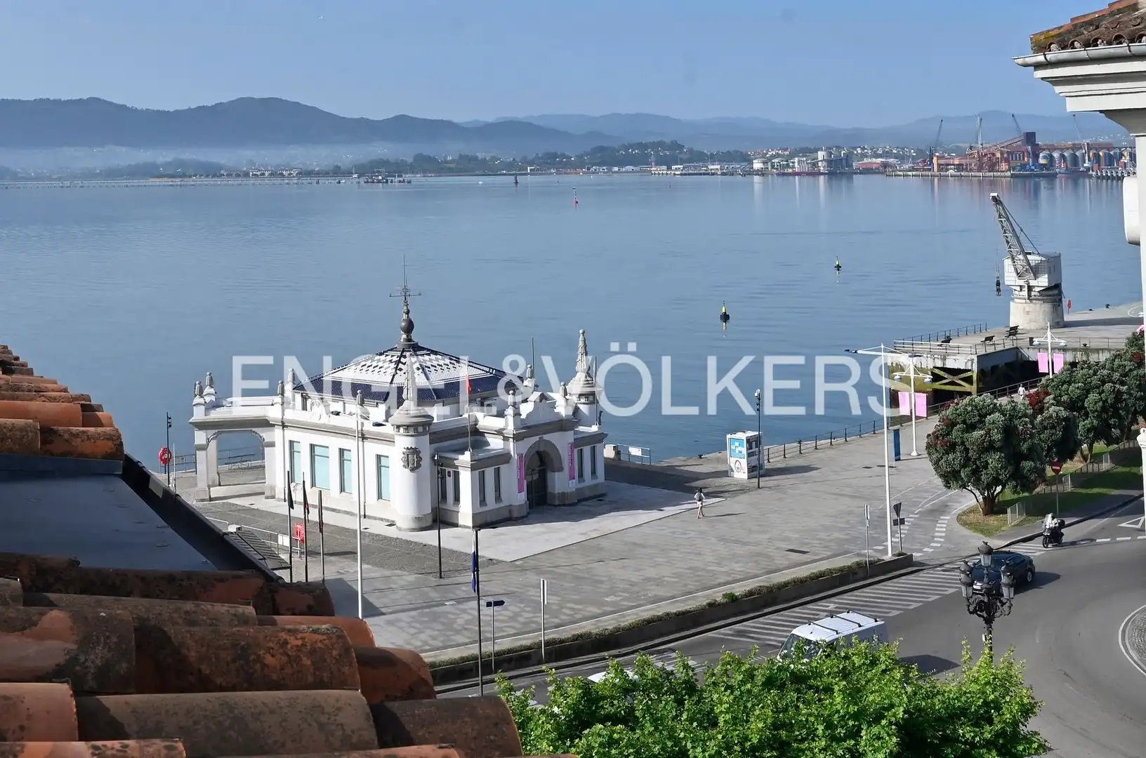 Außenansicht von Wohnung zur Miete in Santander mit Heizung