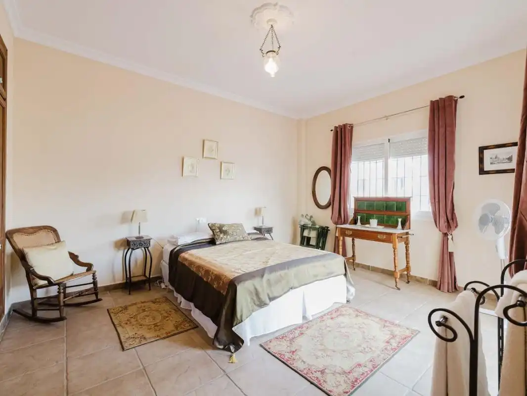 Dormitori de Casa o xalet en venda en Alhaurín El Grande amb Aire condicionat, Calefacció i Jardí privat