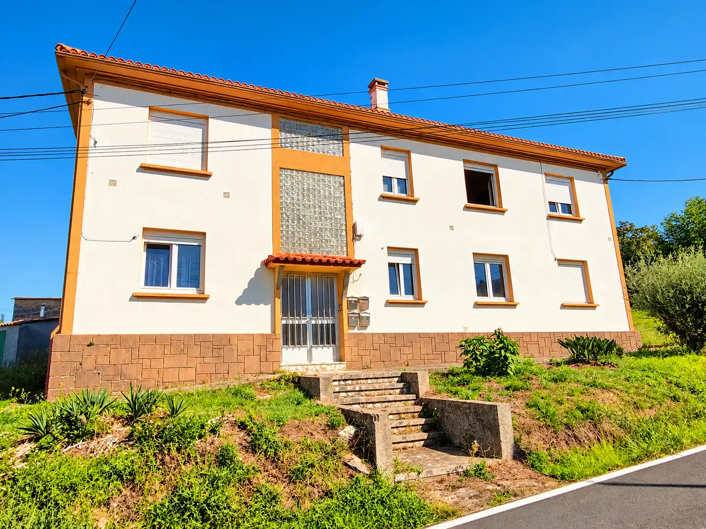 Vista exterior de Edificio en venta en Fene, A Coruña
