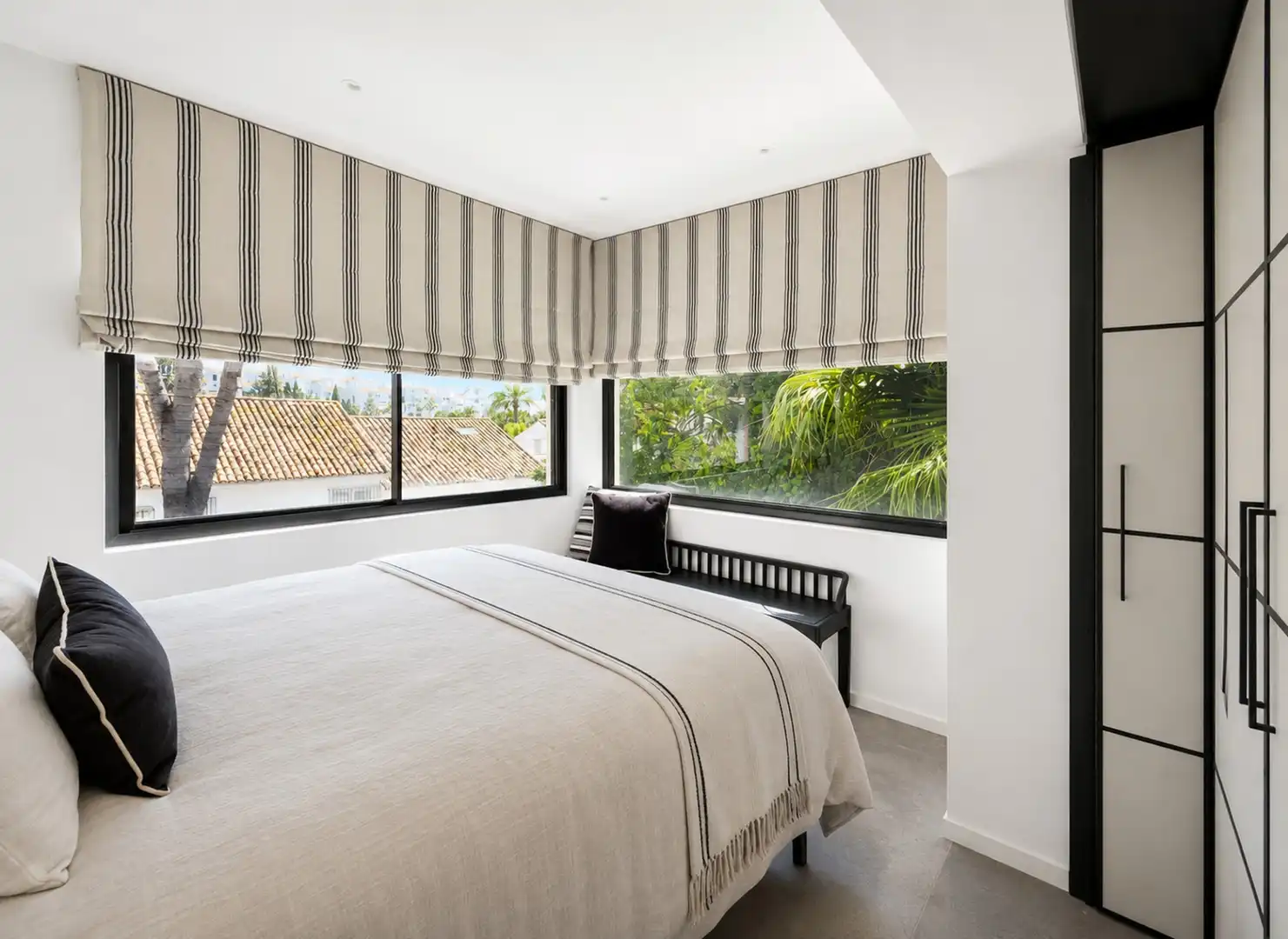 Dormitori de Casa o xalet en venda en Marbella amb Aire condicionat, Jardí privat i Terrassa