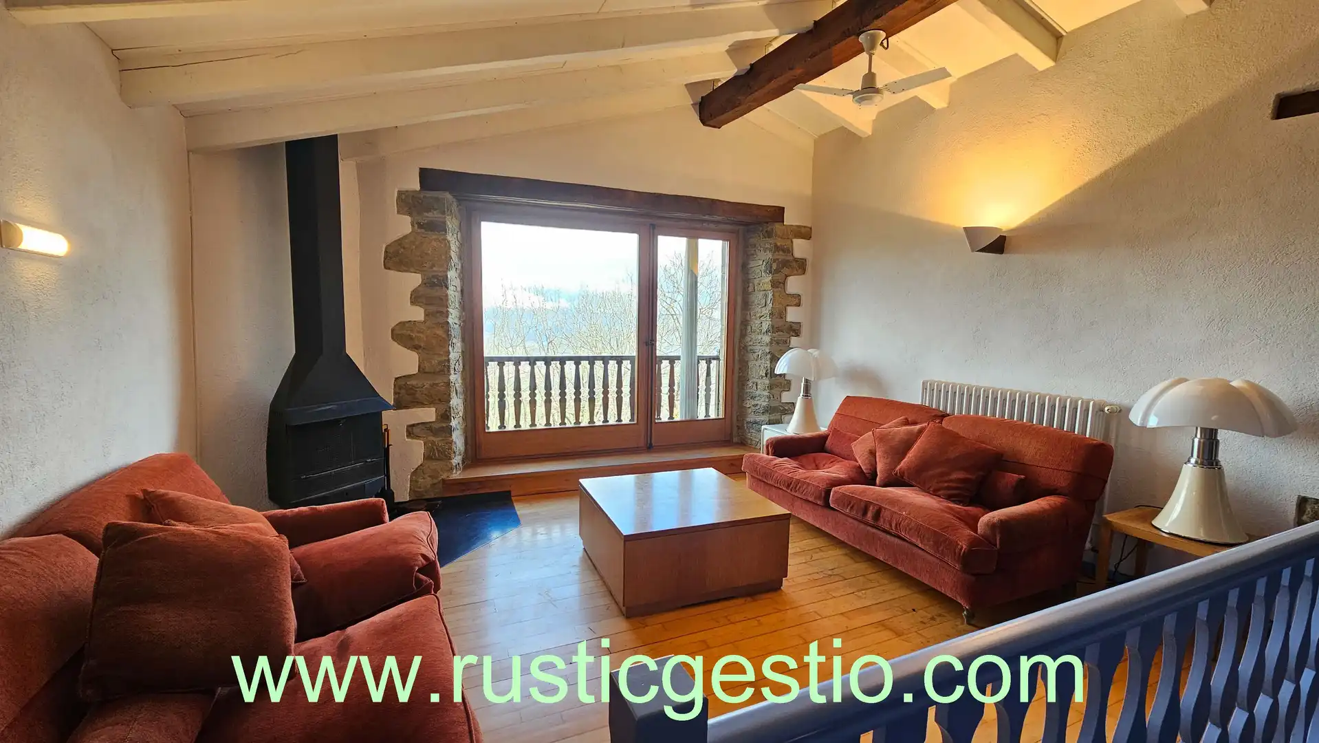 Wohnzimmer von Country house zum Verkauf in La Vall d'en Bas mit Heizung, Privatgarten und Parkett