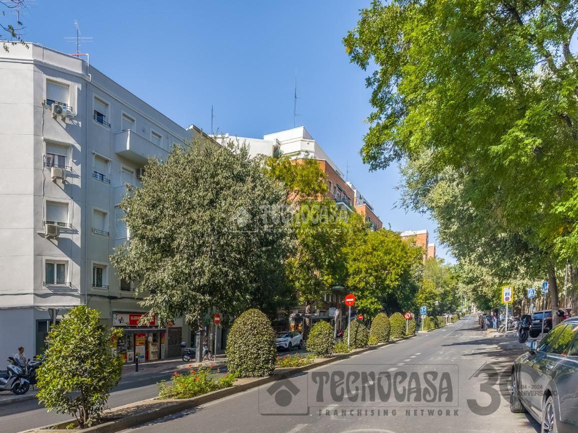 Exterior view of Flat for sale in  Madrid Capital  with Heating