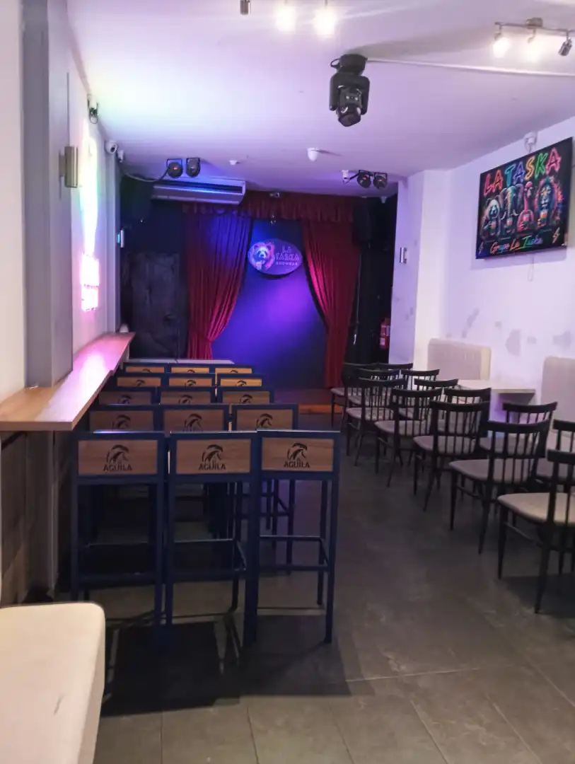 Local comercial en traspàs a Carrer de Casanova 210