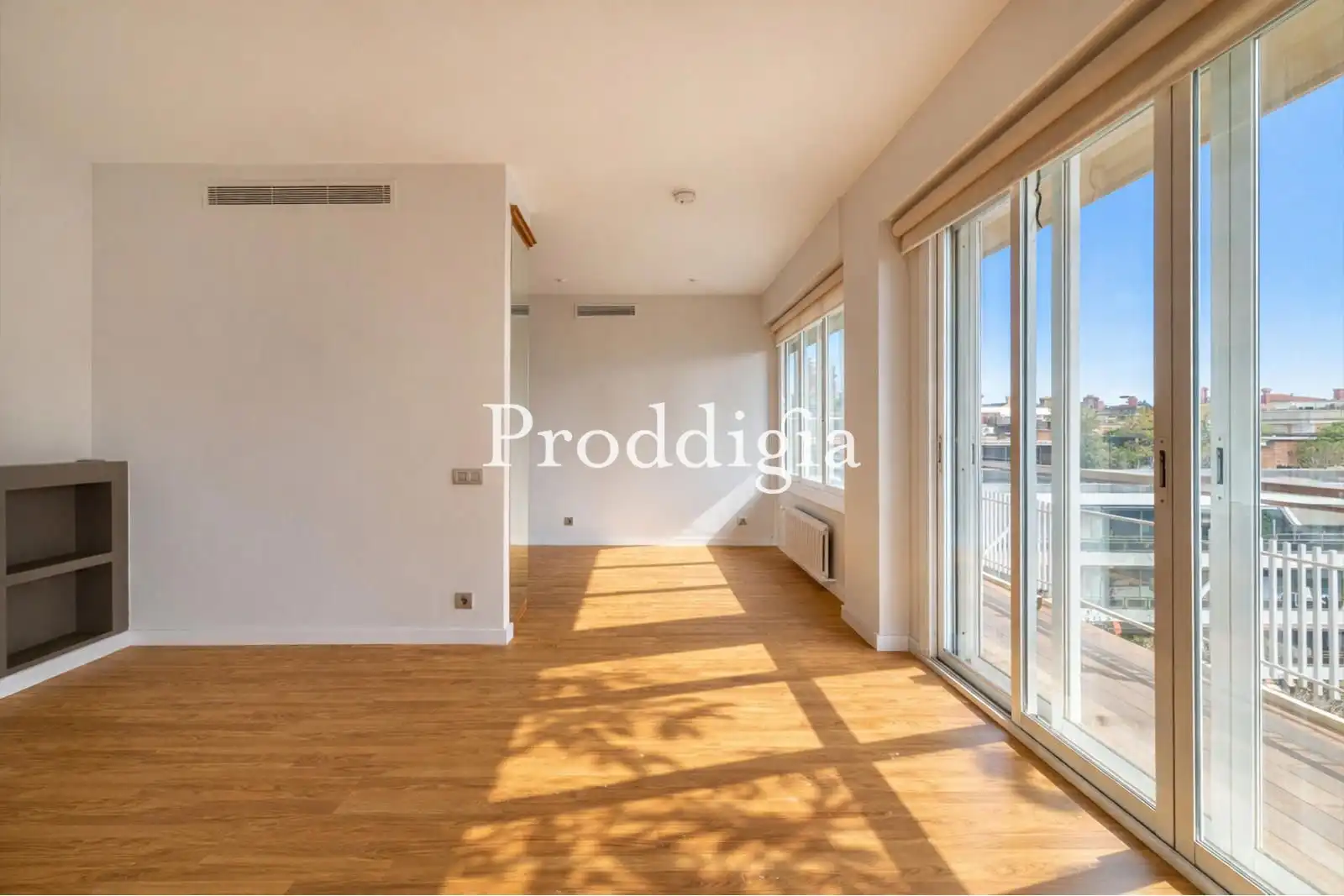 Flat for rent in Barcelona  with Air Conditioner, Heating and Terrace