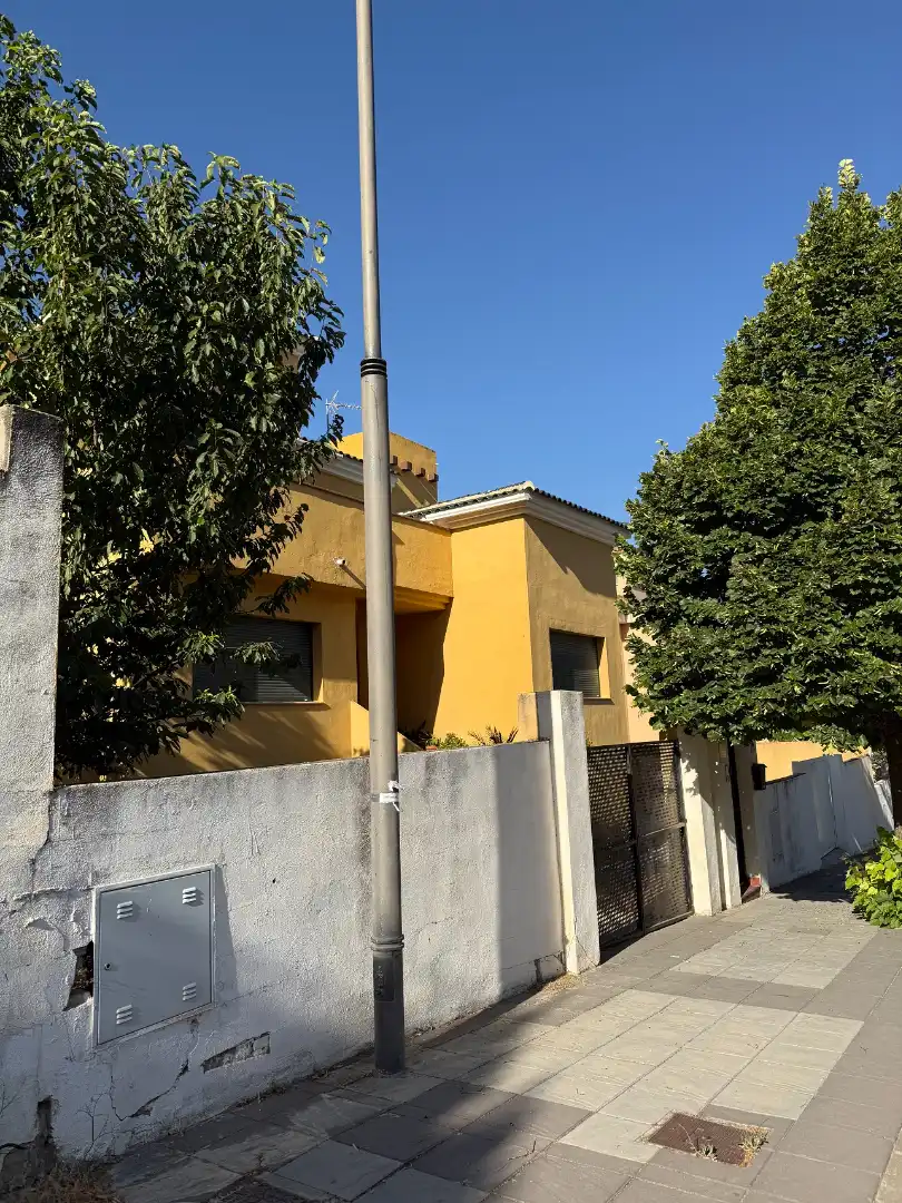 Vista exterior de Casa o chalet en venta en La Zubia con Jardín privado, Trastero y Balcón