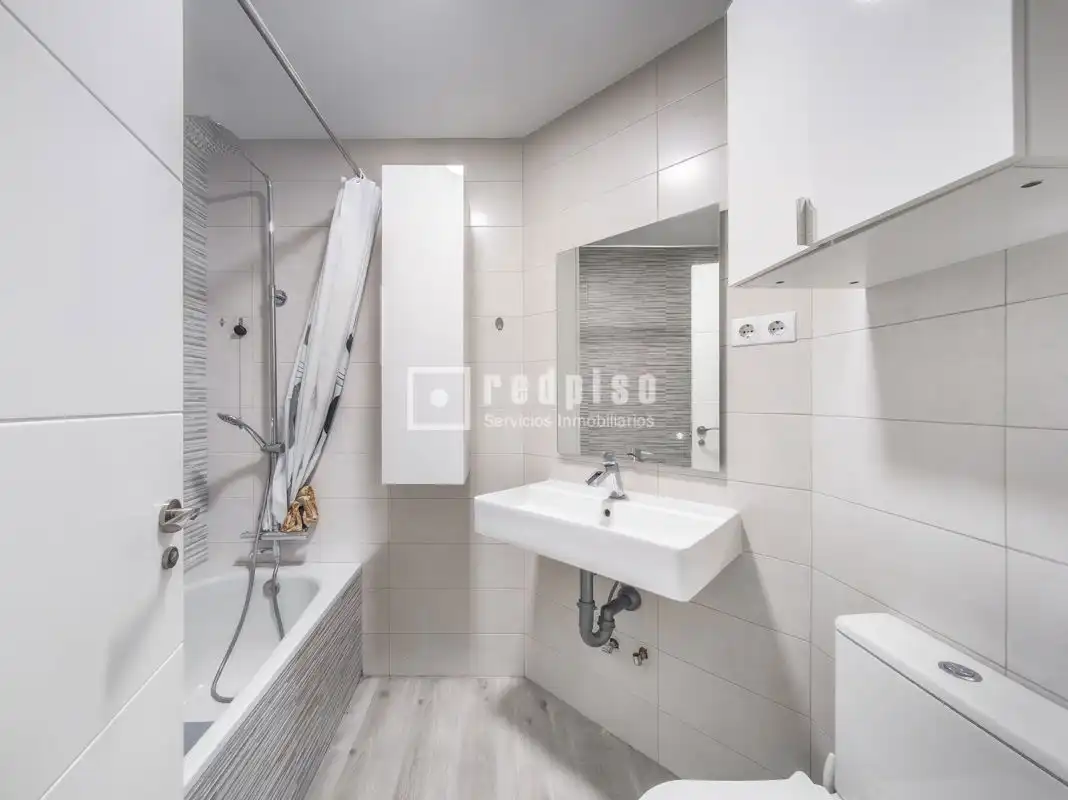 Baño de Piso en venta en Rivas-Vaciamadrid con Aire acondicionado, Calefacción y Jardín privado