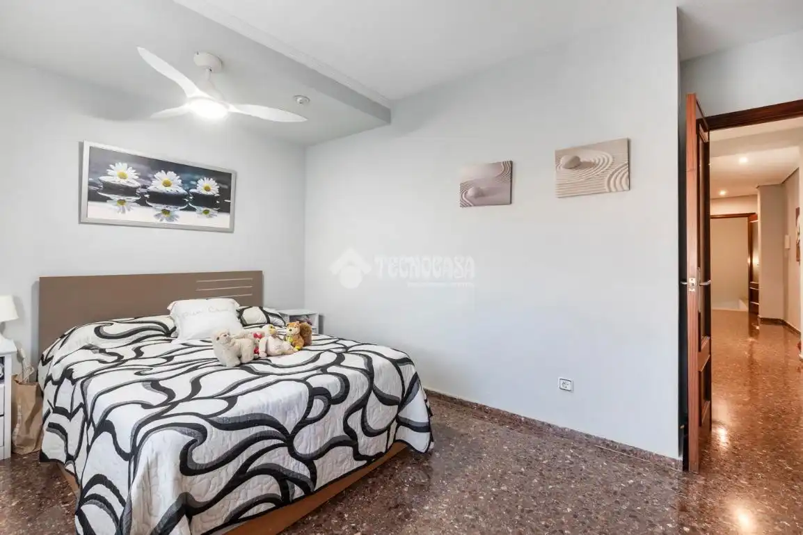 Bedroom of Houses for sale in Valencia  with Air Conditioner, Terrace and Balcony