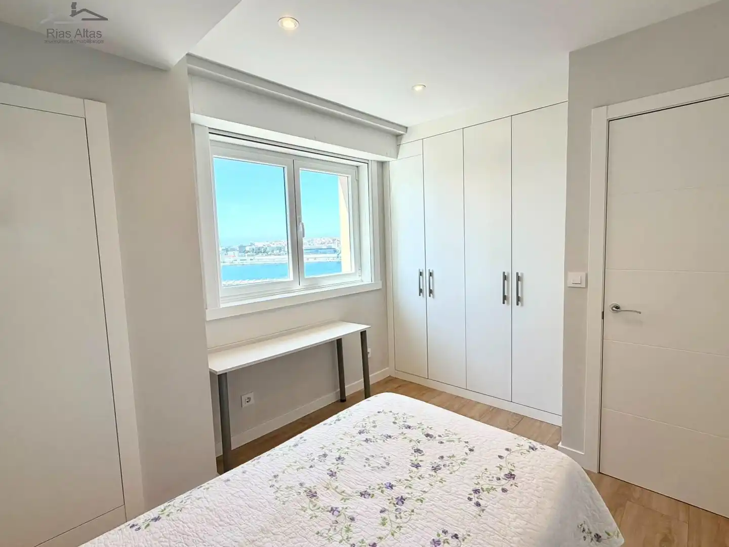 Habitación de Piso en venta en A Coruña Capital  con Calefacción, Terraza y Amueblado