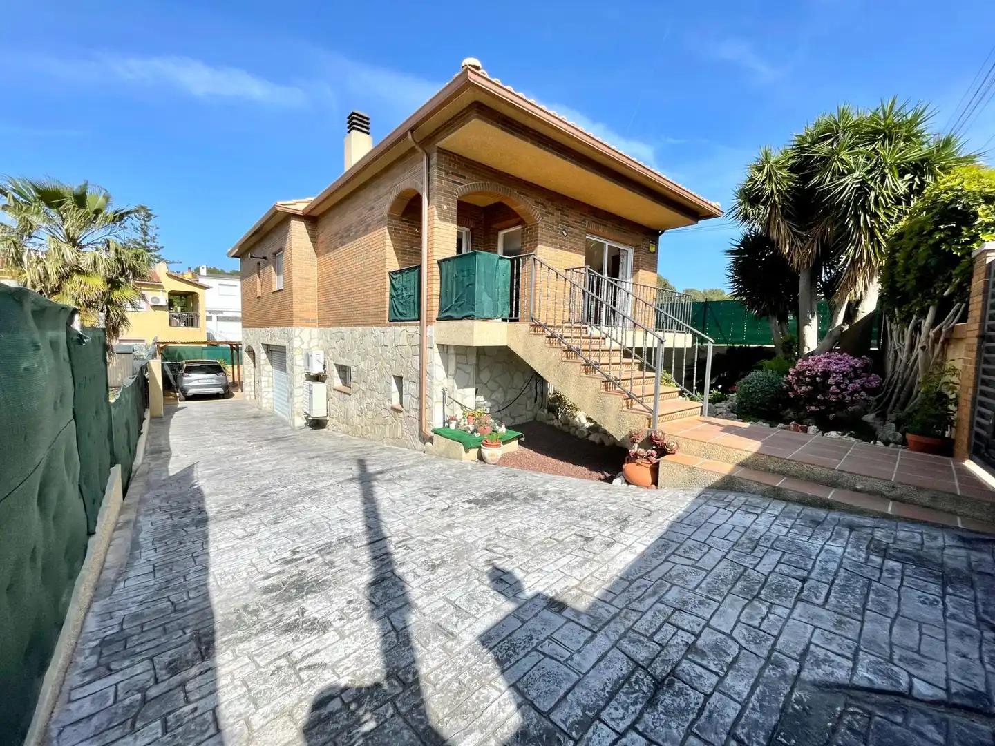 Vista exterior de Casa o xalet en venda en El Vendrell amb Aire condicionat, Jardí privat i Terrassa