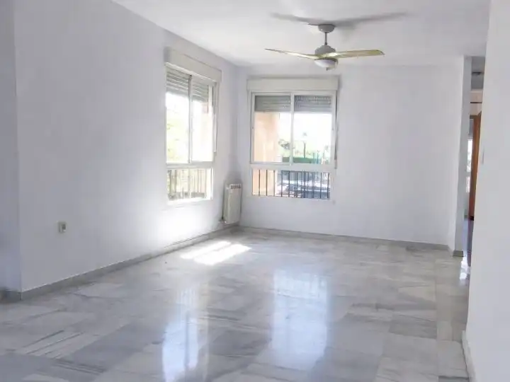 Habitatge amb piscina en venda a Vía del tranvia 1, imagen 3