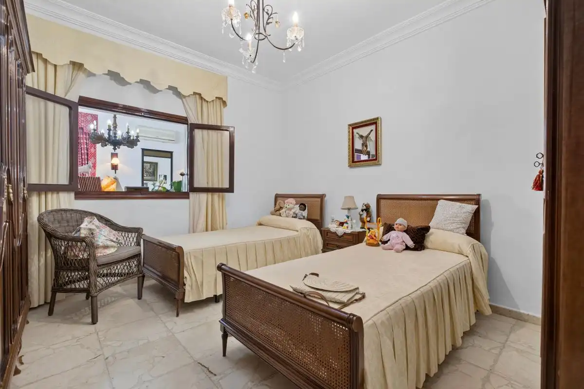 Schlafzimmer von Maisonette zum Verkauf in Bollullos de la Mitación mit Heizung, Privatgarten und Abstellraum