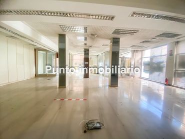 Local comercial en venta en Paseo de San Vicente 25
