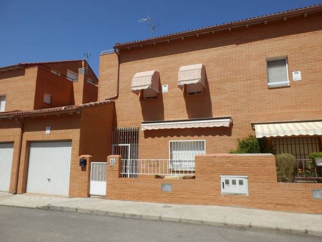 Casa adosada en Venta en C/ Valladolid en Chozas de Canales