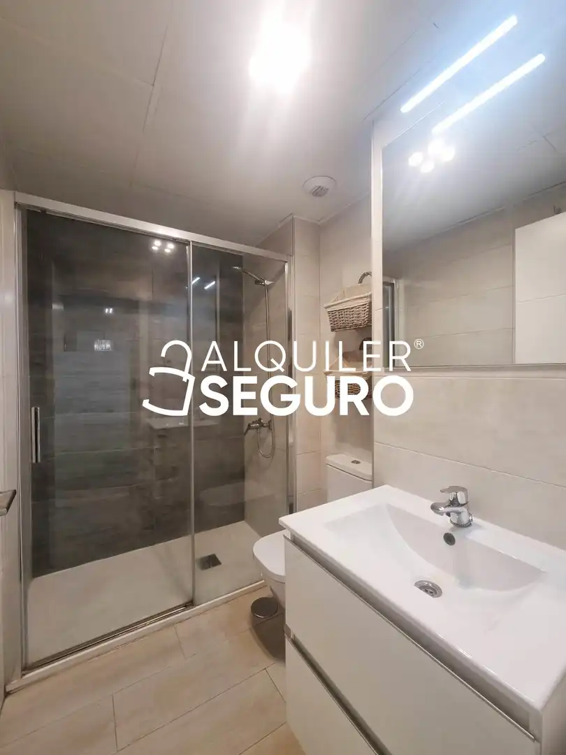 Baño de Piso de alquiler en Boadilla del Monte con Aire acondicionado y Calefacción