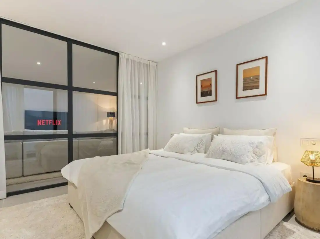 Dormitori de Casa o xalet de lloguer en Estepona amb Aire condicionat, Jardí privat i Terrassa