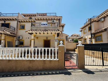 Adossat amb balcó en venda a Orihuela Costa