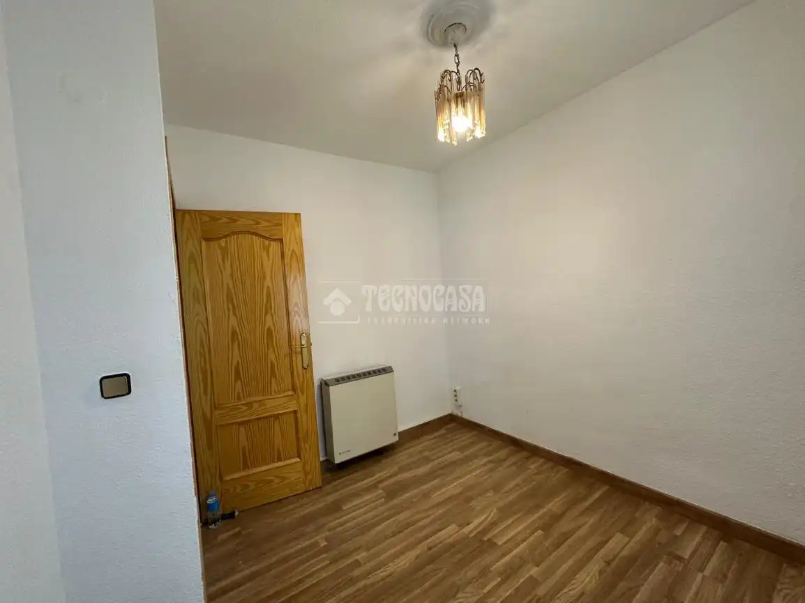 Bedroom of Flat for sale in Alcalá de Henares