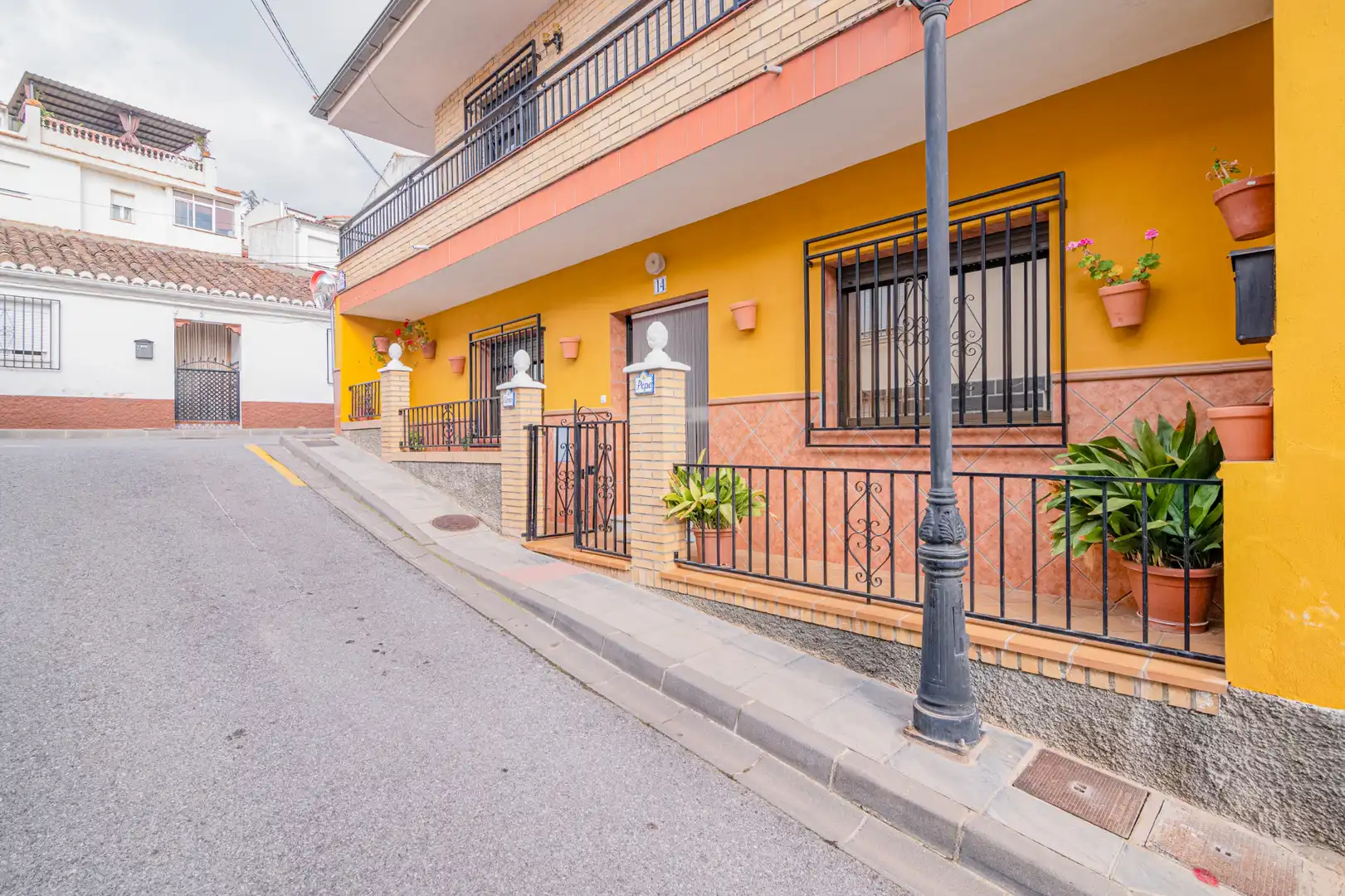 Exterior view of Houses for sale in Alfacar  with Terrace and Balcony