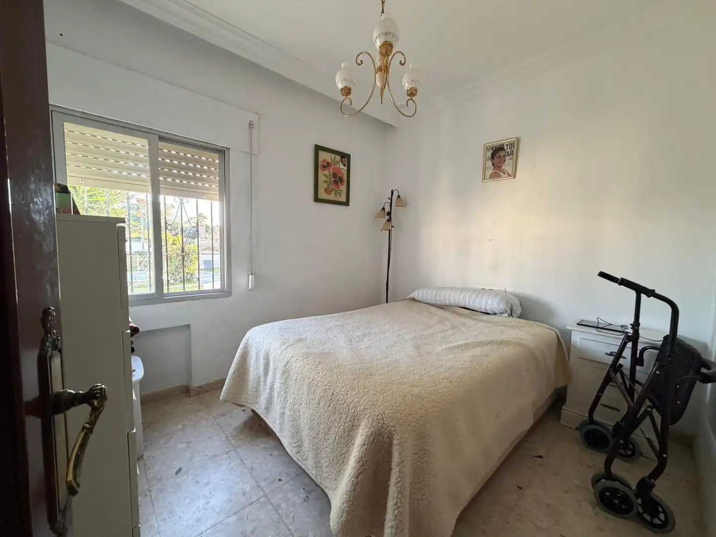 Habitación de Casa o chalet en venta en Chiclana de la Frontera con Jardín privado, Piscina y Amueblado