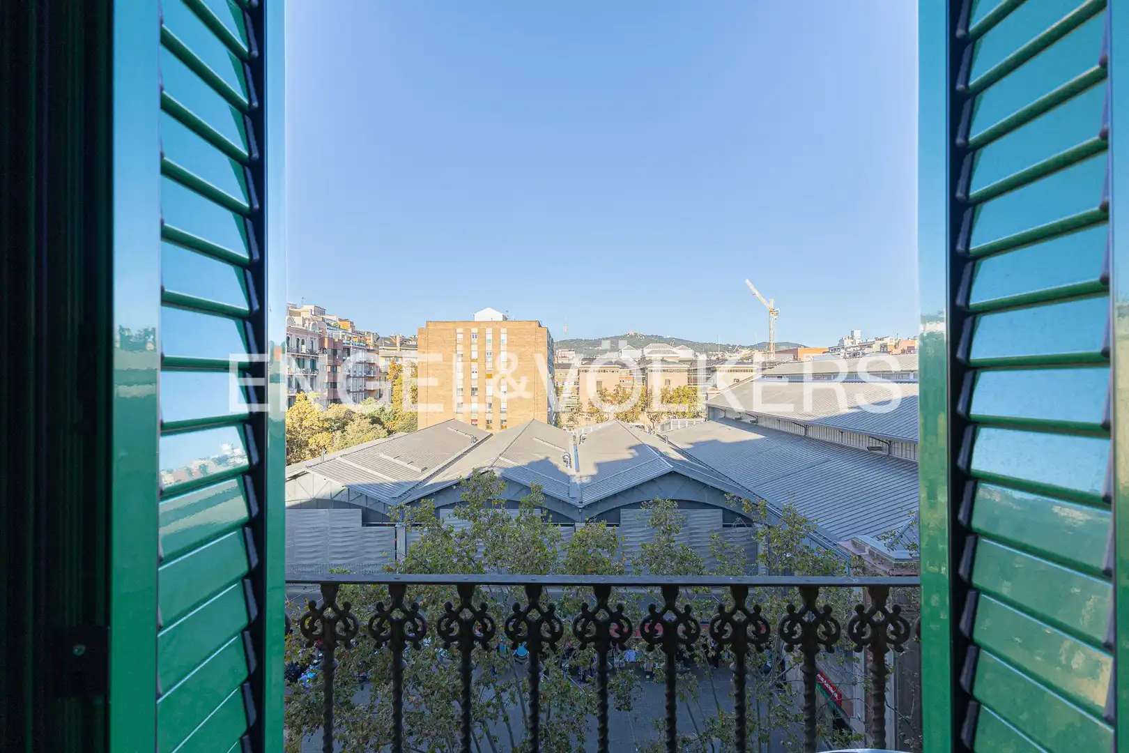 Vista exterior de Piso en venta en Eixample