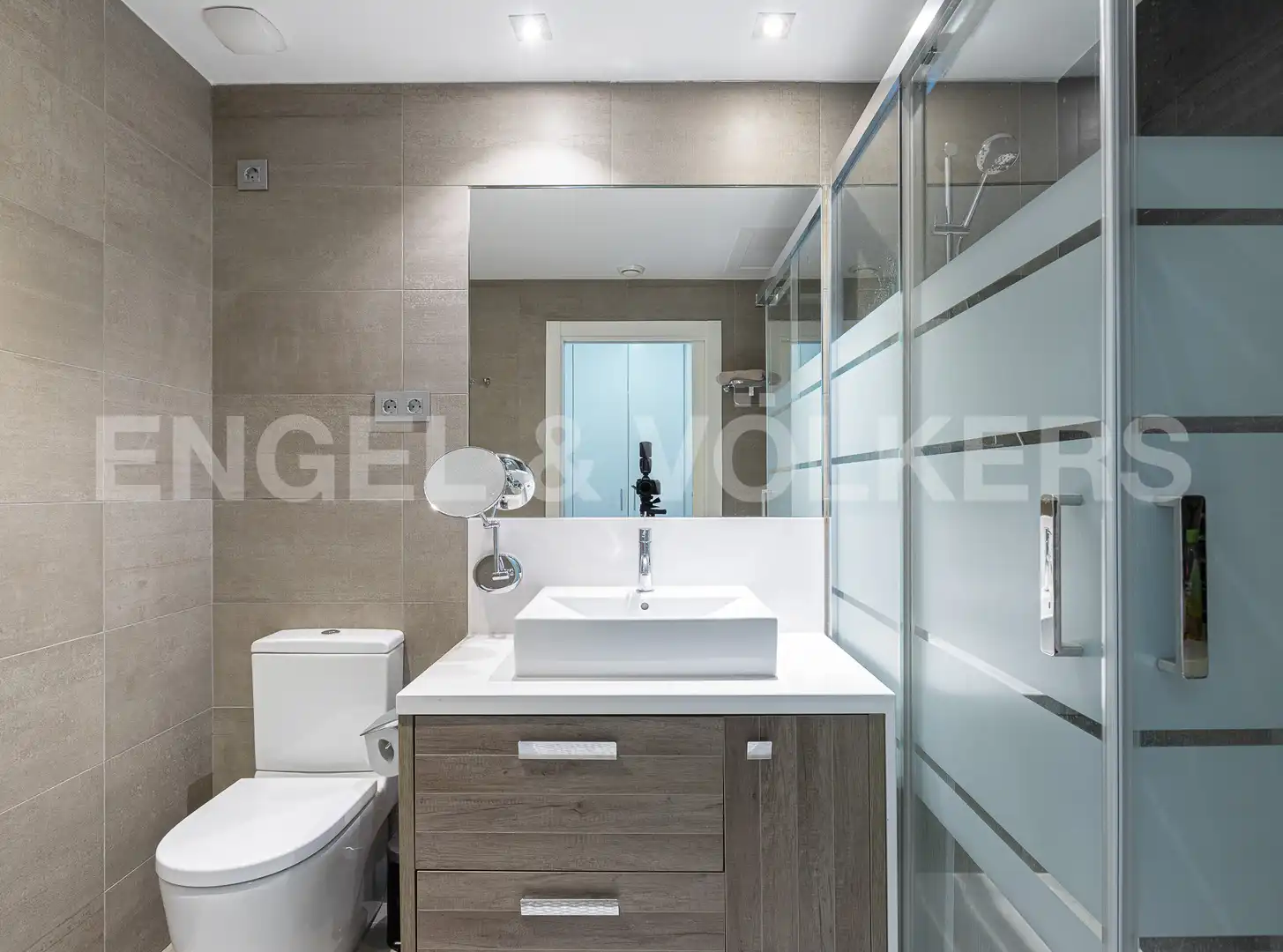 Badezimmer von Dachboden zum Verkauf in Barcelona mit Klimaanlage, Heizung und Parkett