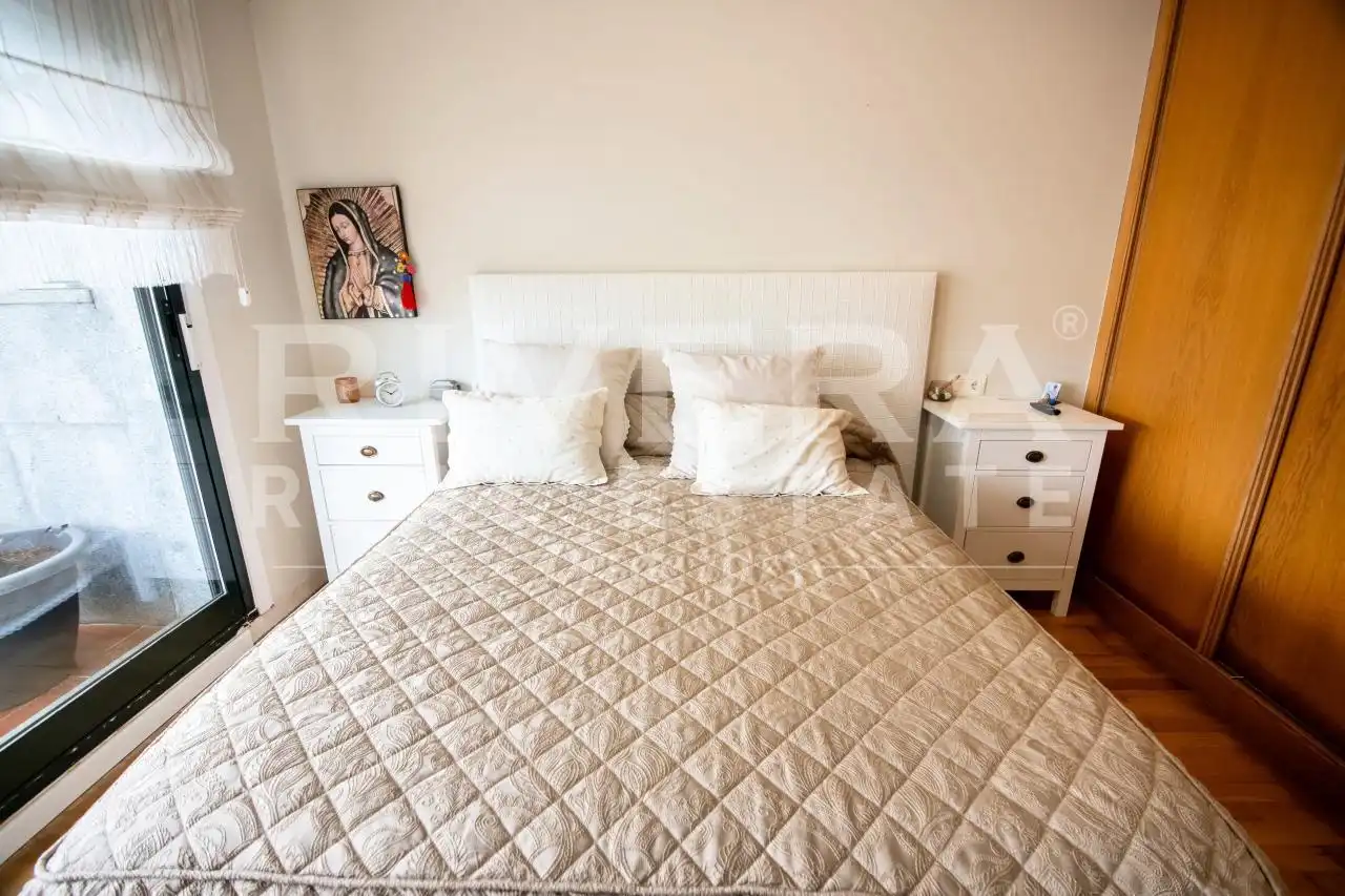 Habitación de Ático en venta en Sanxenxo con Calefacción, Parquet y Terraza