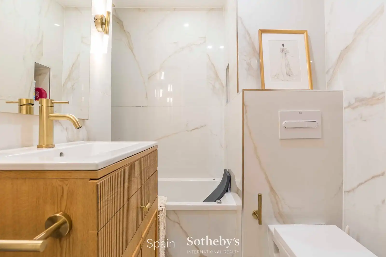 Bathroom of Apartments for rent in Madrid  with Air Conditioner, Heating and Terrace