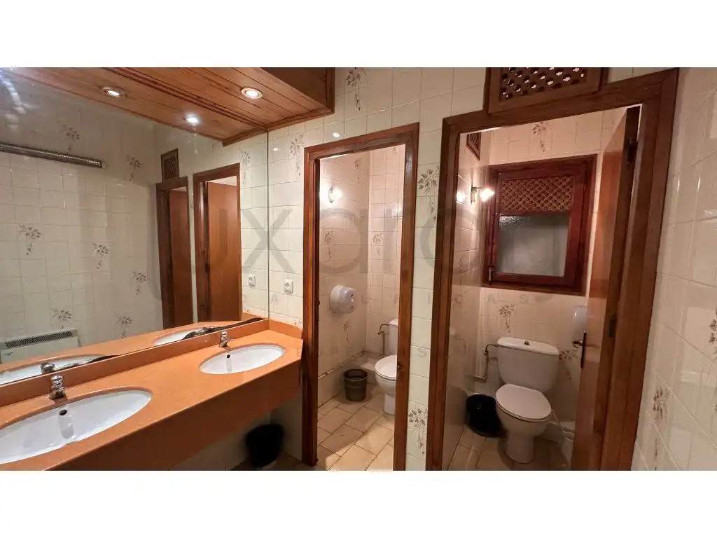 Bathroom of Commercial properties for sale in Bossòst