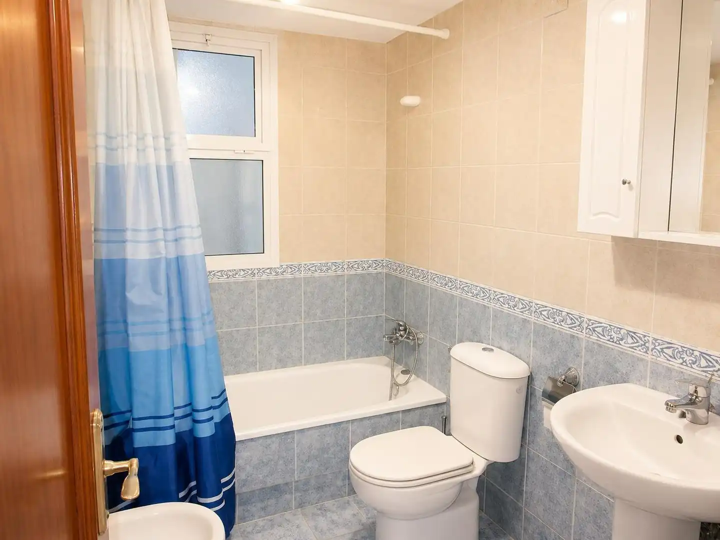 Badezimmer von Wohnung zur Miete in Málaga mit Privatgarten, Terrasse und Abstellraum