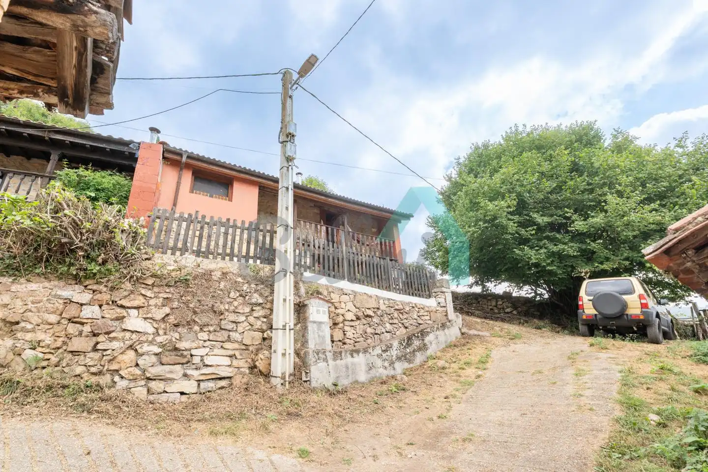 Einfamilien-Reihenhaus zum Verkauf in Lugar Bustiello, Proaza