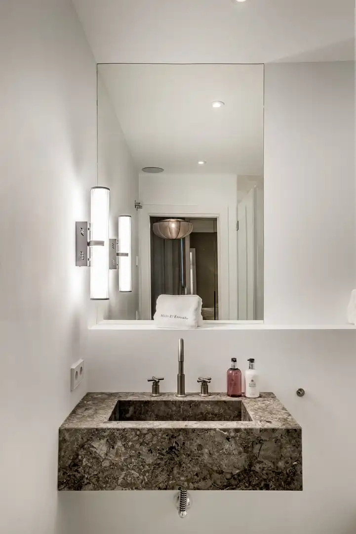 Baño de Ático en venta en Marbella con Terraza, Piscina y Amueblado