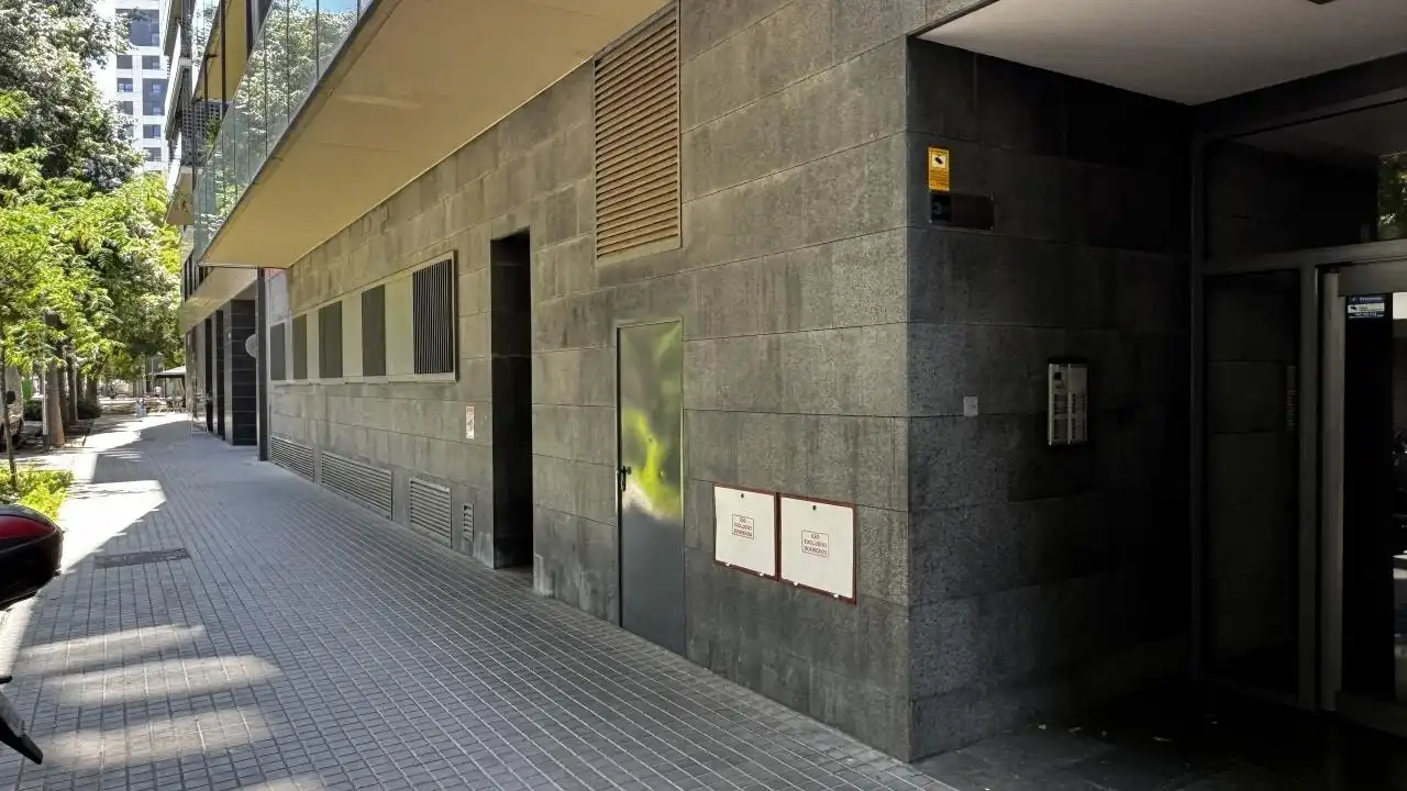 Vista exterior de Pis en venda en Barcelona amb Aire condicionat, Calefacció i Parquet